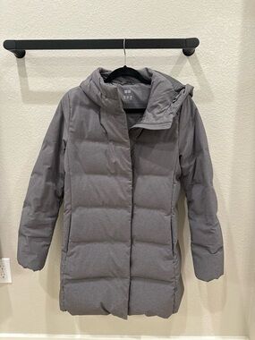 UNIQLO Women's Gray seamless Down Puffer Coat